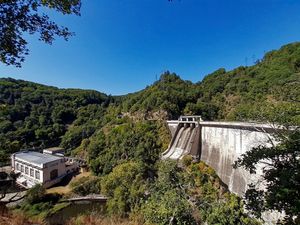Le barrage de Bort-les-Orgues, près du gîte à Madic